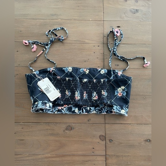 Agua Bendita Allie crop top in navy floral NWT - Picture 8 of 9